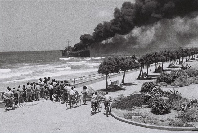 אלטלנה עולה באש בחוף תל אביב